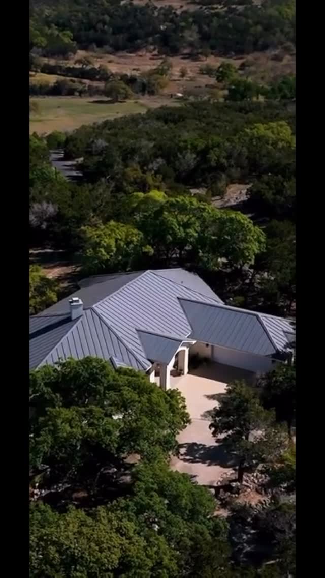 ✨ Luxury / Elevated
Hill Country living at its finest 🤍�6.2 acres • 1,700 ft elevation • endless views

Wake up to sunrises, unwind by the limestone fireplace, and enjoy the privacy you’ve been dreaming of.

This one just hit the market—and it’s something special.

📍 Gated community�🏡 4 bed | 2.5 bath | 2,700 sqft�🌄 Covered patio with mountain valley views 

DM me for a private showing ✨

#TexasHillCountry #LuxuryListing #HillCountryHomes #JustListed #DreamHome TexasRealEstate AcreageLiving