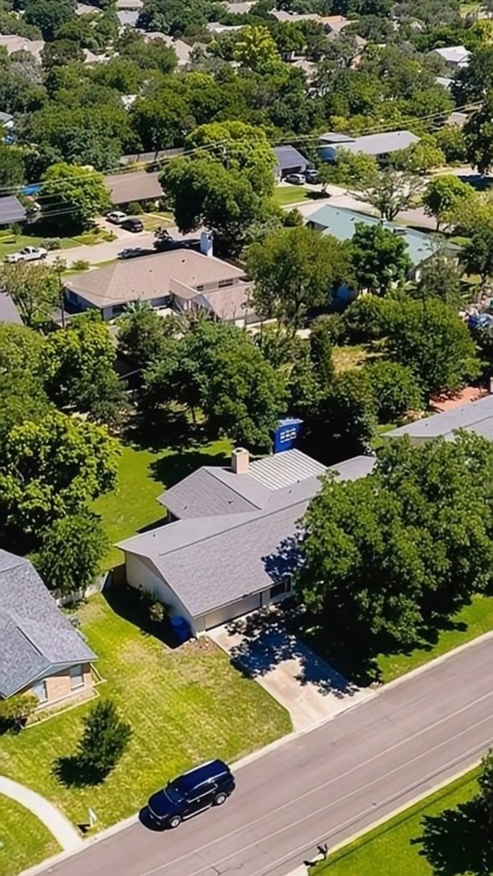 Some homes give you rooms. This one gives you options. 🏡
A detached studio out back that could be your office, your workshop, or the art room you’ve been promising yourself. A screened porch for the evenings you don’t want to go inside. A utility room that actually fits the laundry and the storage. An oversized 2-car garage with room to spare.
Plus the part everyone falls for — a park-like backyard under mature shade trees.

📍 705 Overhill Drive | Kerrville, TX
3 bed · 2 bath · ~2,387 SF · Starkey ISD
Granite counters, energy-efficient windows, updated flooring & lighting

MLS# 124720 | Realty Executives Kerrville

Ready to see it? DM me for a private tour. 💬

#KerrvilleTX #KerrvilleRealEstate #TexasHillCountry #HillCountryHomes