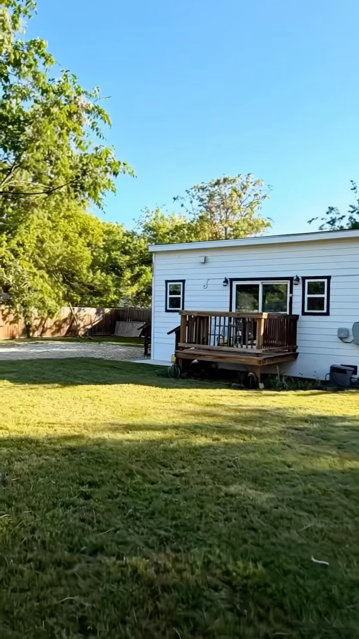 Check Tina the Tiny Home- she’s jam packed with personality in such a tiny body 🏡 1220 Aransas St, Kerrville, TX Turnkey tiny home + Airbnb income. 1 bed | 1 bath | 288 sq ft | $194,500. DM to tour.
#KerrvilleRealEstate #TinyHome #JustListed #KerrvilleTX