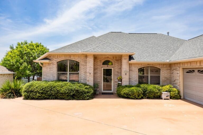 1233 Hilltop Road, Kerrville, TX