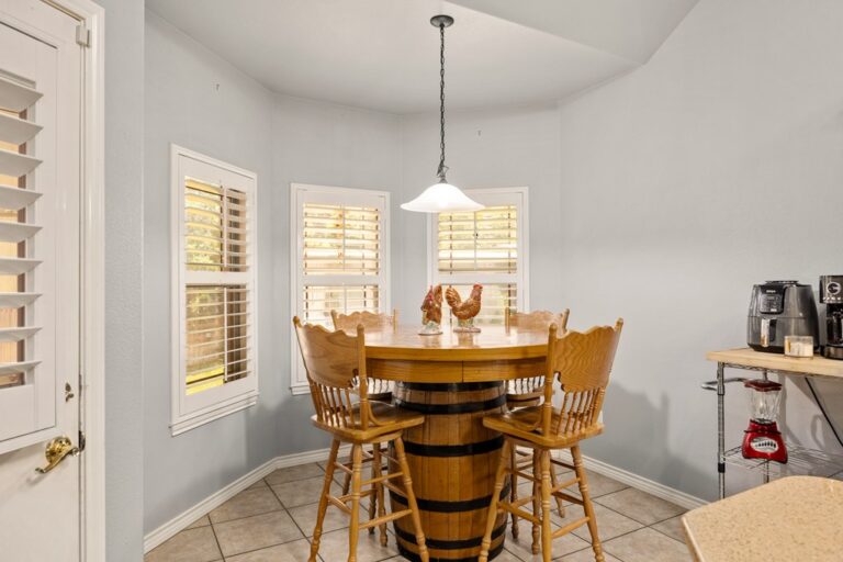 1233 Hilltop Road, Kerrville, TX