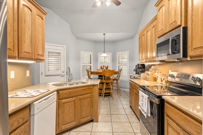 1233 Hilltop Road, Kerrville, TX
