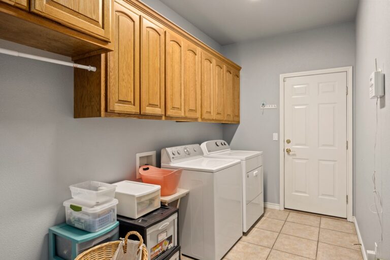 1233 Hilltop Road, Kerrville, TX