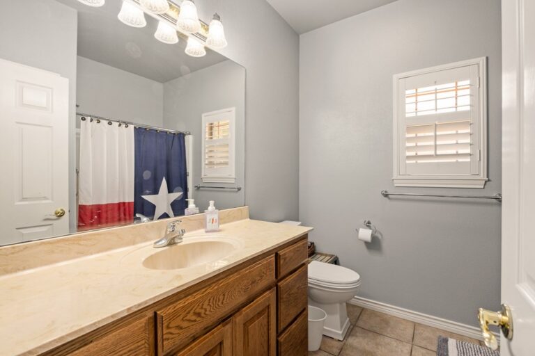 1233 Hilltop Road, Kerrville, TX