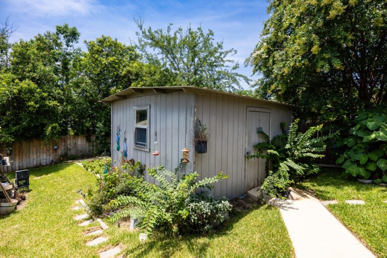 1233 Hilltop Road, Kerrville, TX