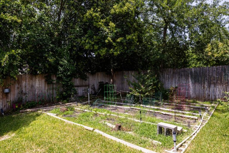 1233 Hilltop Road, Kerrville, TX