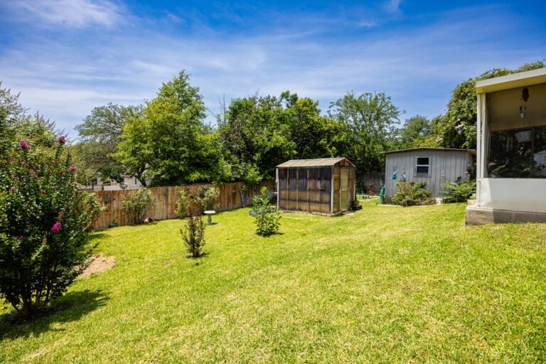 1233 Hilltop Road, Kerrville, TX