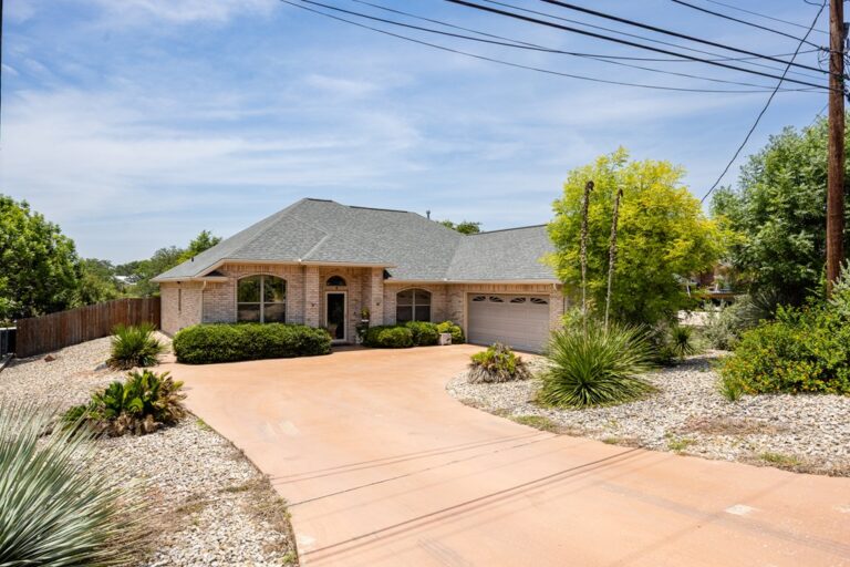 1233 Hilltop Road, Kerrville, TX