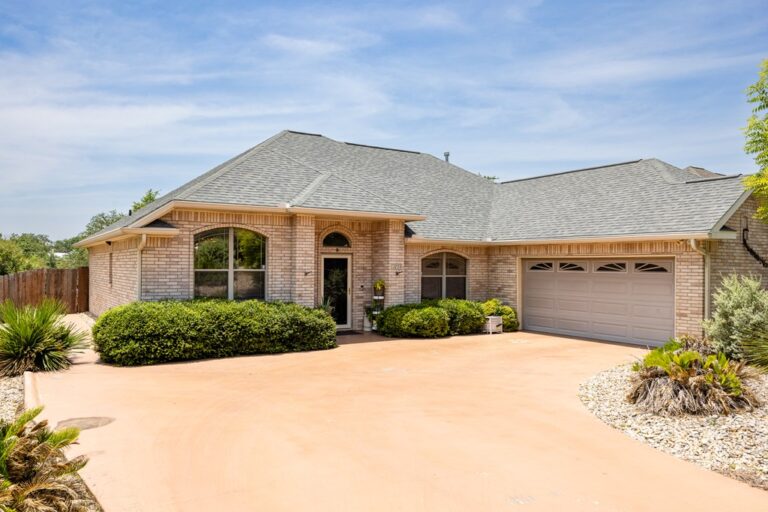 1233 Hilltop Road, Kerrville, TX