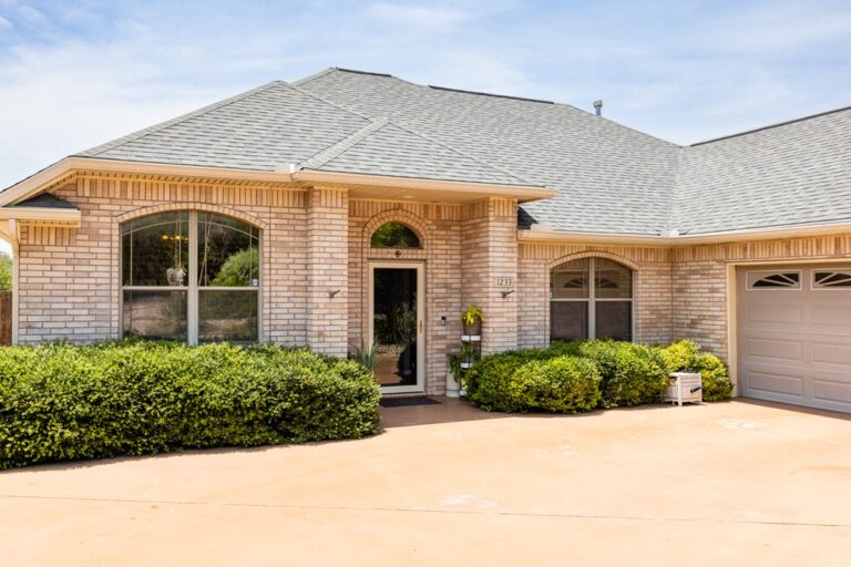 1233 Hilltop Road, Kerrville, TX
