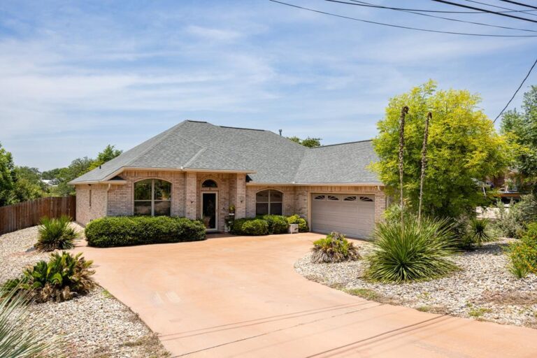 1233 Hilltop Road, Kerrville, TX