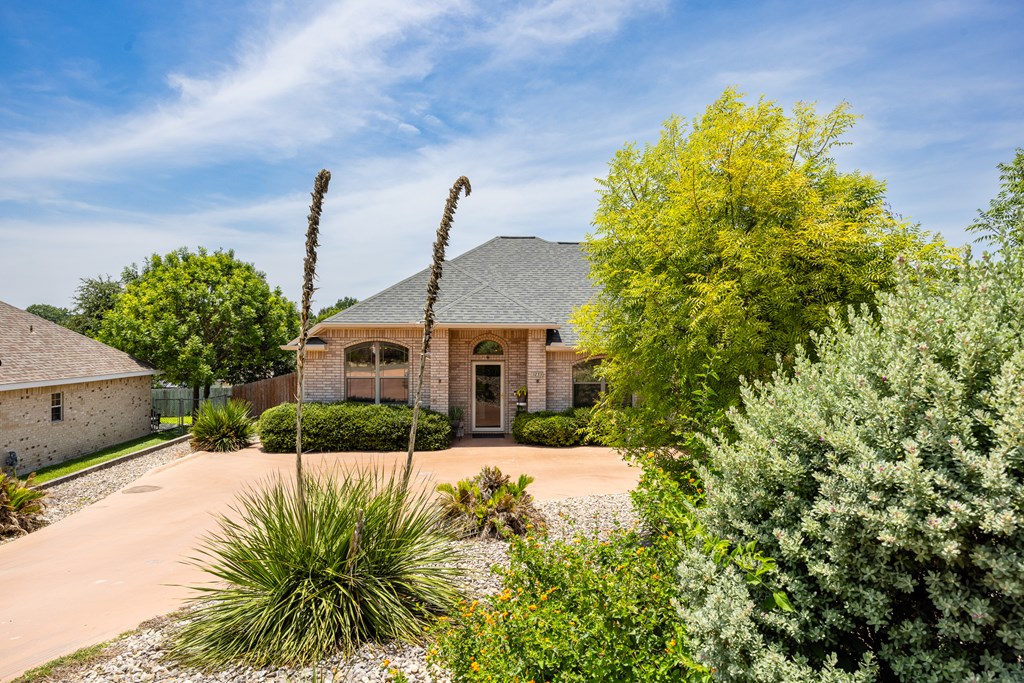 1233 Hilltop Road, Kerrville, TX - front exterior