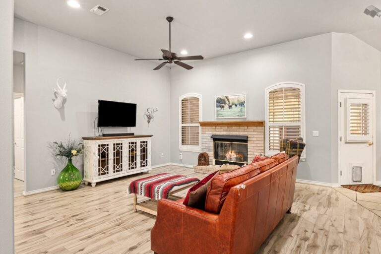 1233 Hilltop Road, Kerrville, TX