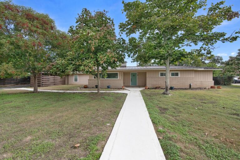 1232 Virginia Drive, Kerrville, TX 78028