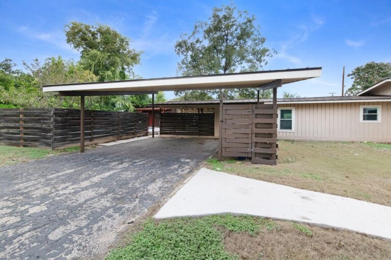 1232 Virginia Drive, Kerrville, TX 78028