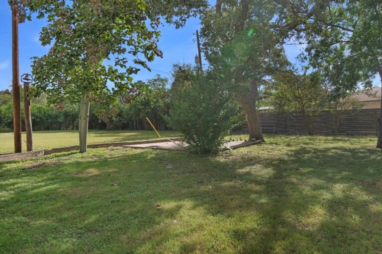 1232 Virginia Drive, Kerrville, TX 78028