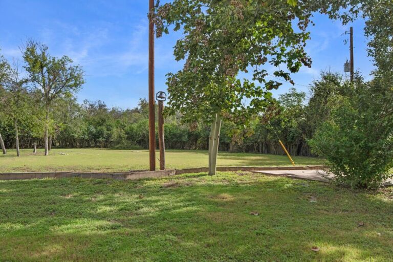 1232 Virginia Drive, Kerrville, TX 78028