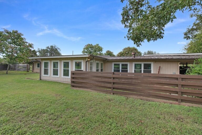 1232 Virginia Drive, Kerrville, TX 78028