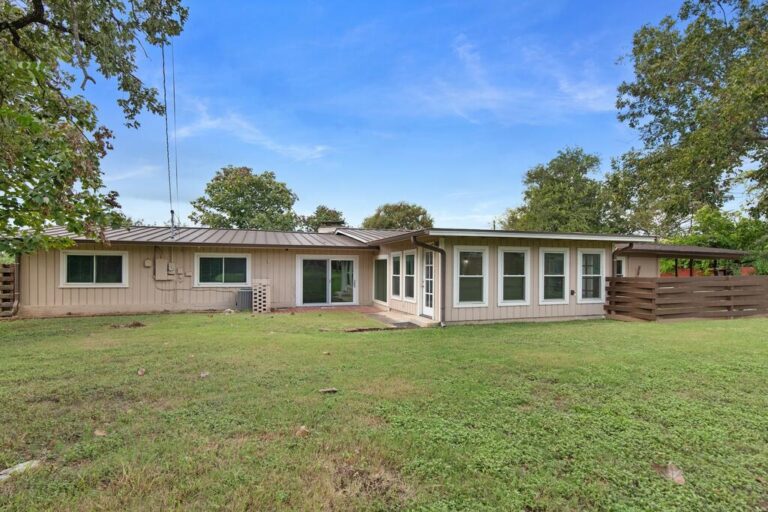1232 Virginia Drive, Kerrville, TX 78028